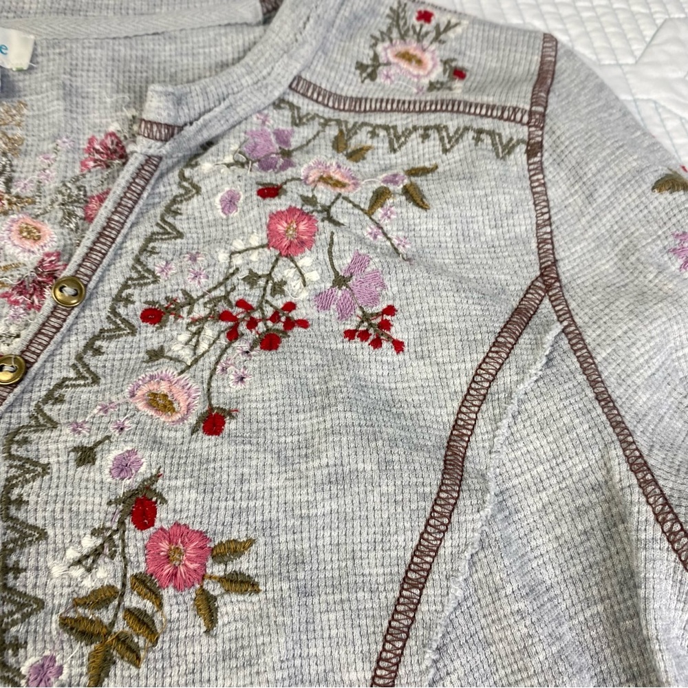 Sundance Fayette Floral Henley Womens Gray Sz L Embroidered Waffle Knit Shirt - Picture 6 of 12